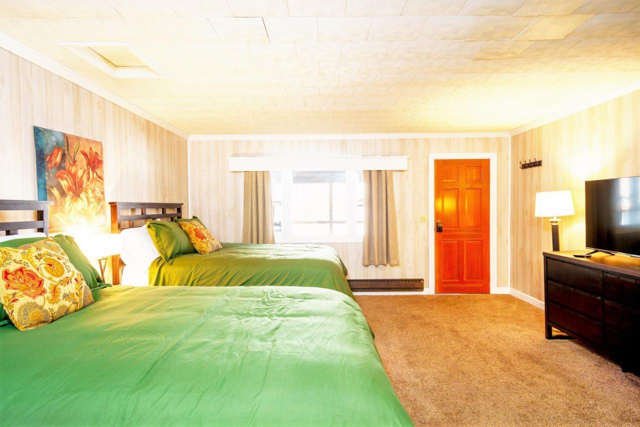 River Front Resort Elkins Bagian luar foto