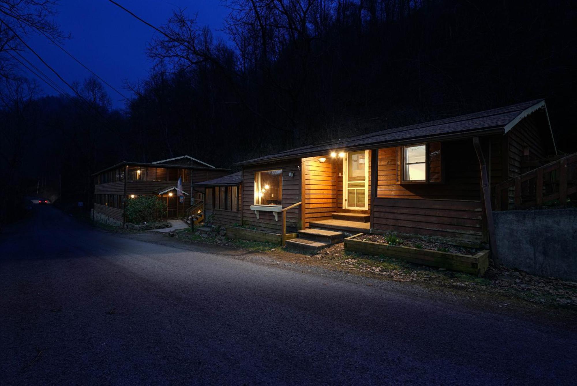 River Front Resort Elkins Bagian luar foto