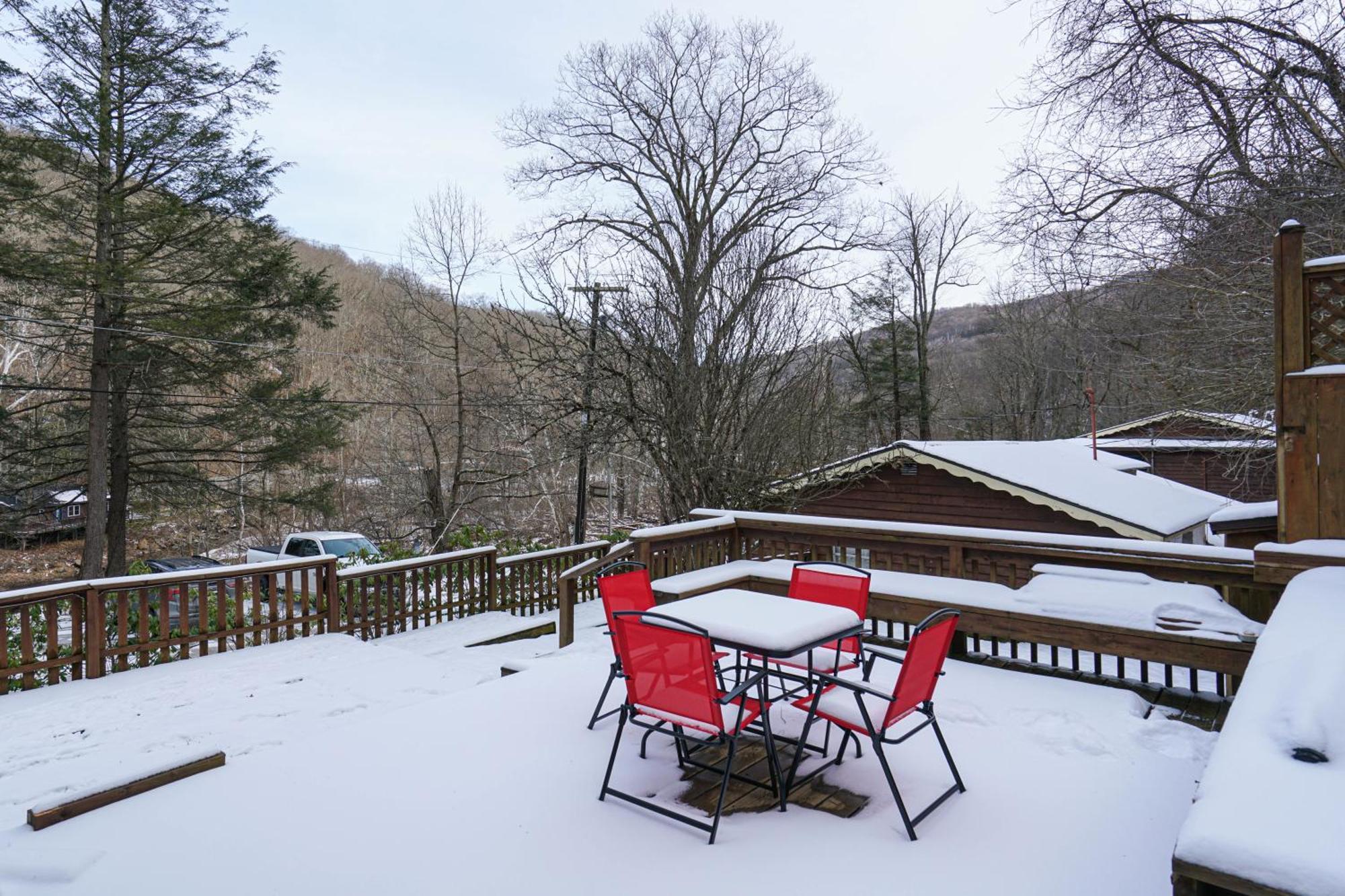 River Front Resort Elkins Bagian luar foto