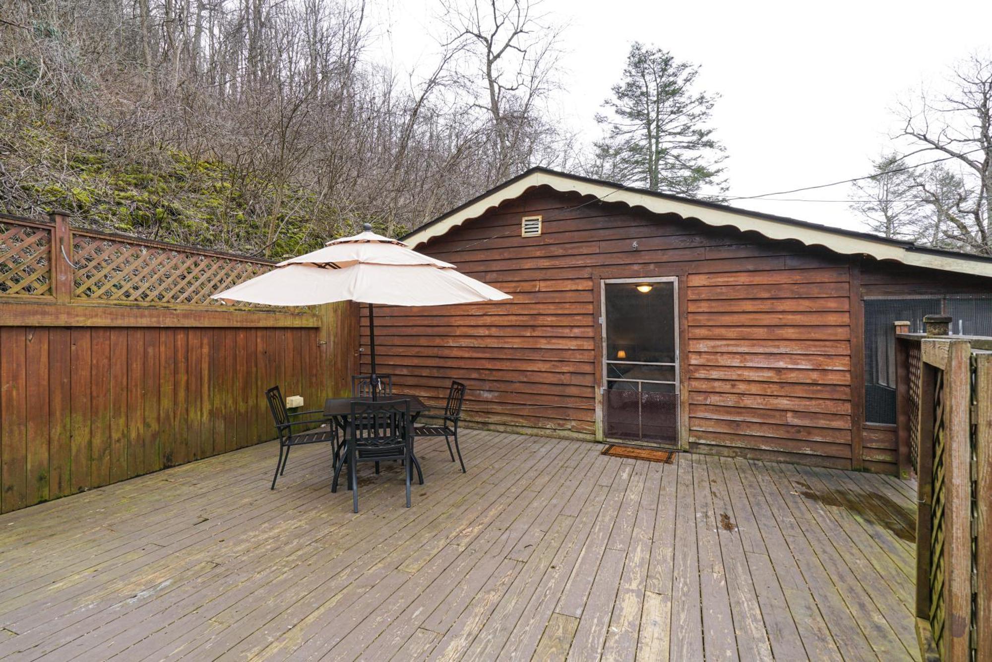 River Front Resort Elkins Bagian luar foto